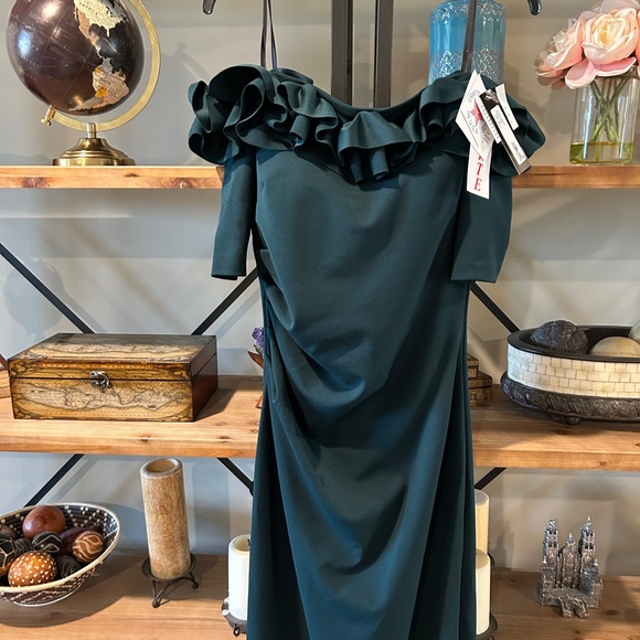 Xscape Ruffled Off-the-Shoulder Short Sleeve Gown 12P NWT Pine green - Picture 5 of 7